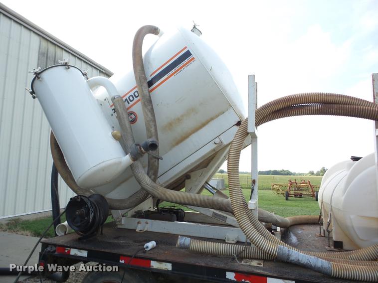 image for item K6432 1999 Maxey vacuum trailer