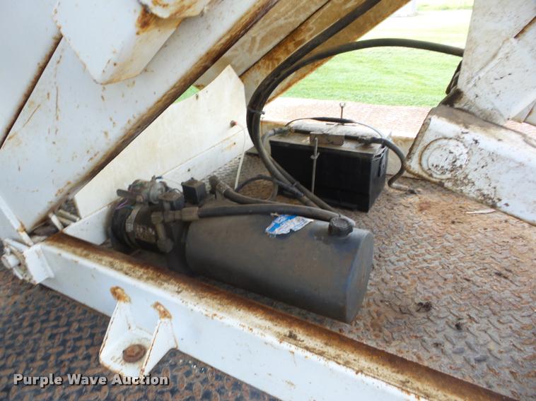 image for item K6432 1999 Maxey vacuum trailer