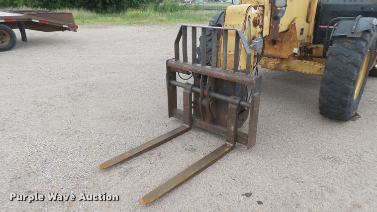 image for item L2293 2001 Caterpillar TH83 telehandler