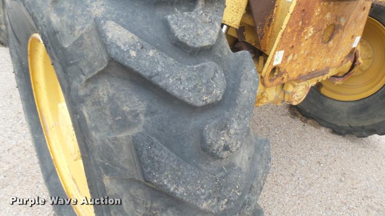 image for item L2293 2001 Caterpillar TH83 telehandler