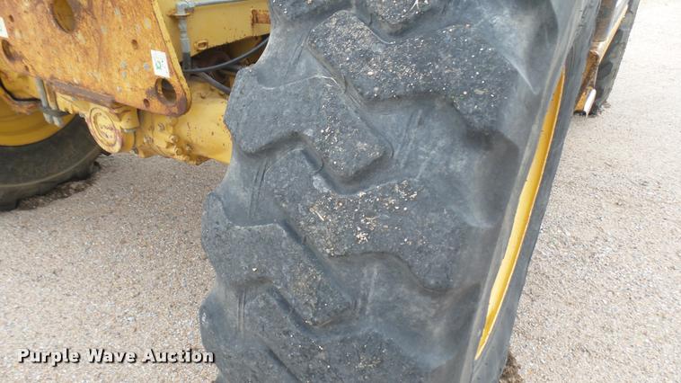 image for item L2293 2001 Caterpillar TH83 telehandler