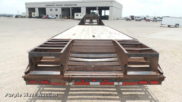 image for item L2294 2000 L&L equipment trailer