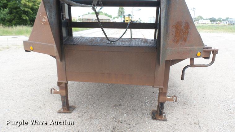 image for item L2294 2000 L&L equipment trailer