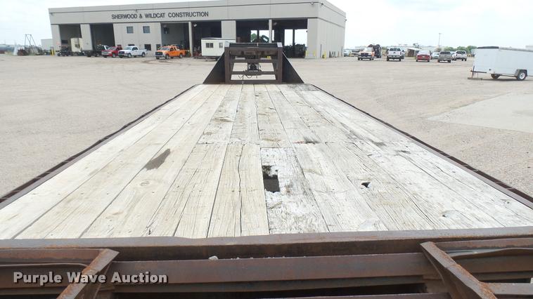 image for item L2294 2000 L&L equipment trailer