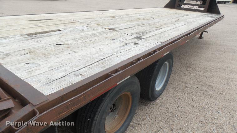 image for item L2294 2000 L&L equipment trailer