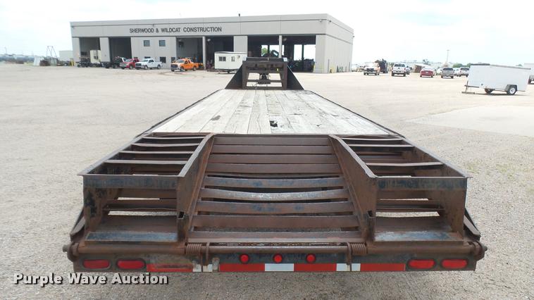 image for item L2294 2000 L&L equipment trailer