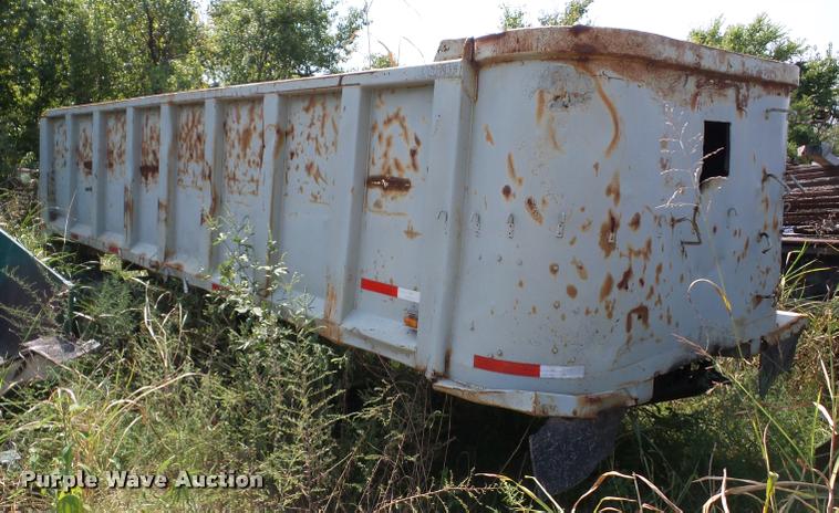 image for item L6311 1983 Hilbilt end dump trailer