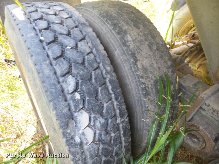 image for item L6311 1983 Hilbilt end dump trailer