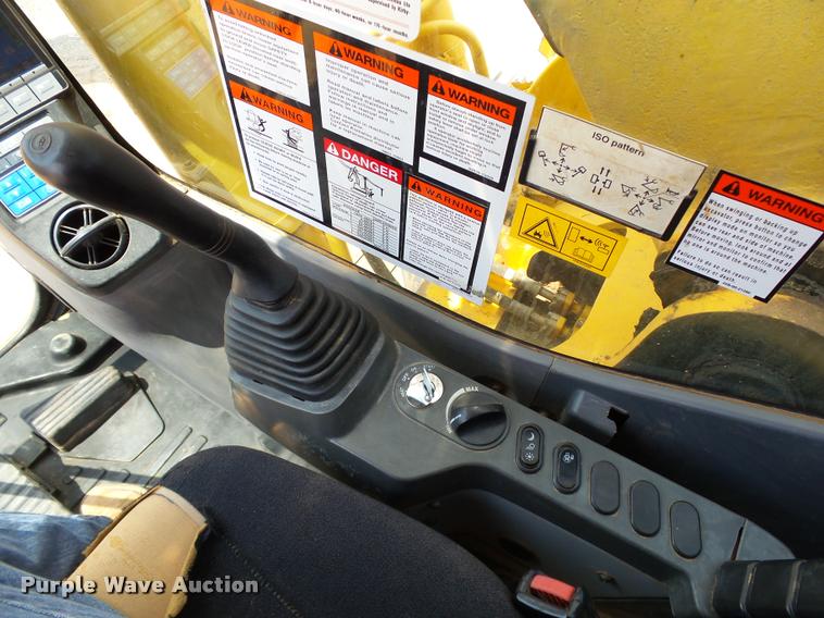 image for item DB4147 2011 Komatsu PC200LC-8 excavator