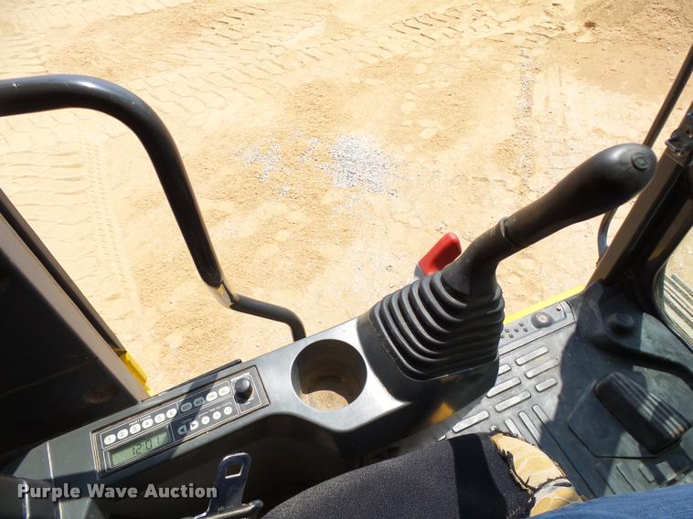 image for item DB4147 2011 Komatsu PC200LC-8 excavator