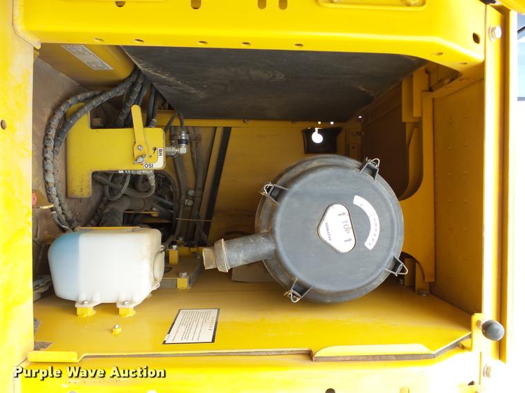 image for item DB4147 2011 Komatsu PC200LC-8 excavator