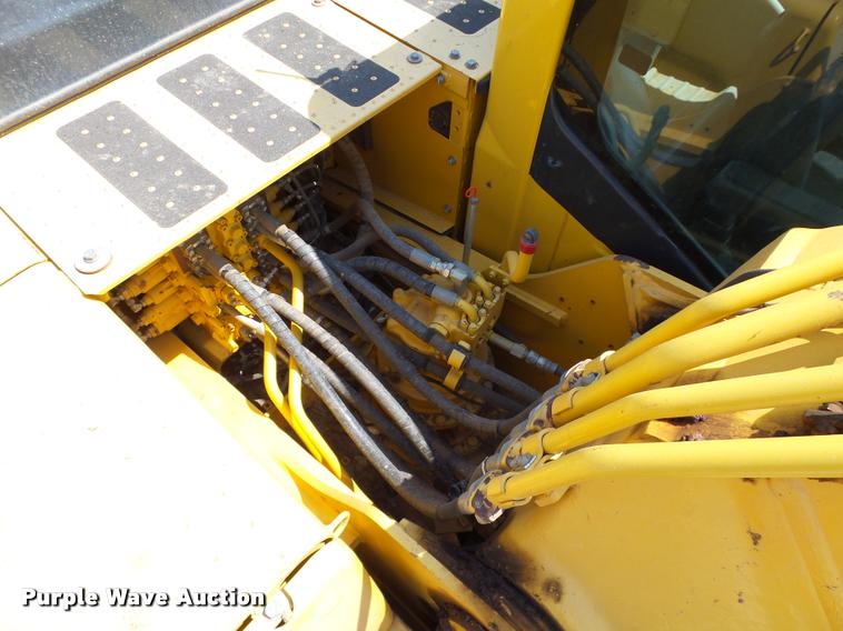 image for item L1922 2012 Komatsu PC200LC-8 excavator