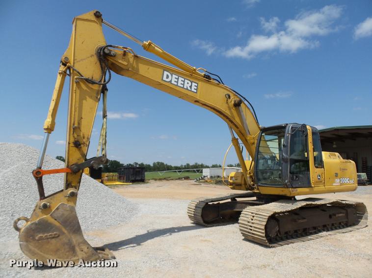 image for item L1925 2006 John Deere 200C LC excavator