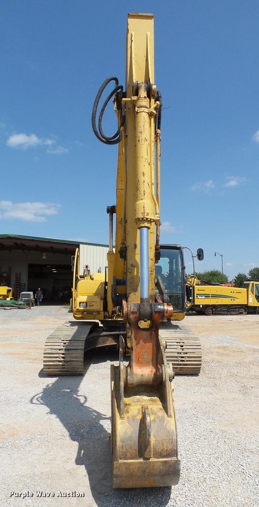 image for item L1925 2006 John Deere 200C LC excavator