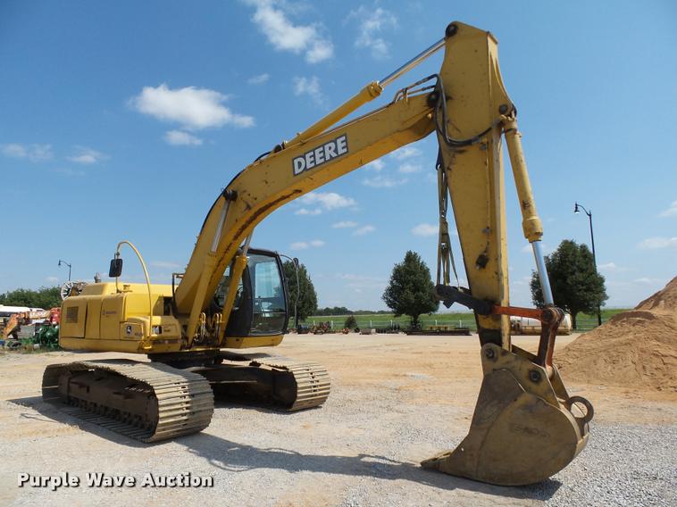 image for item L1925 2006 John Deere 200C LC excavator