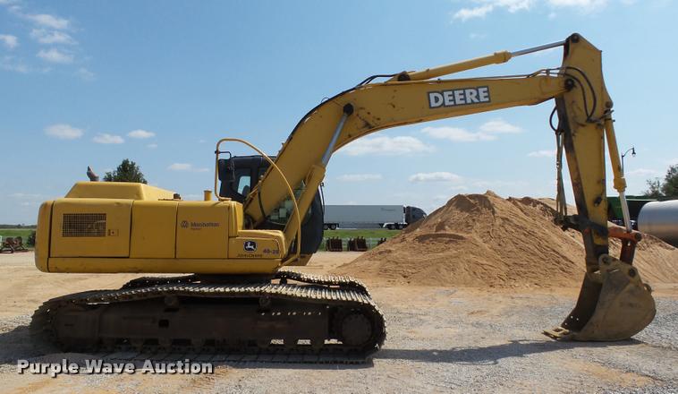 image for item L1925 2006 John Deere 200C LC excavator