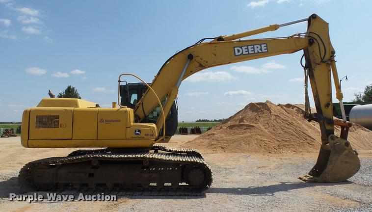 image for item L1925 2006 John Deere 200C LC excavator