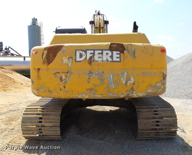 image for item L1925 2006 John Deere 200C LC excavator