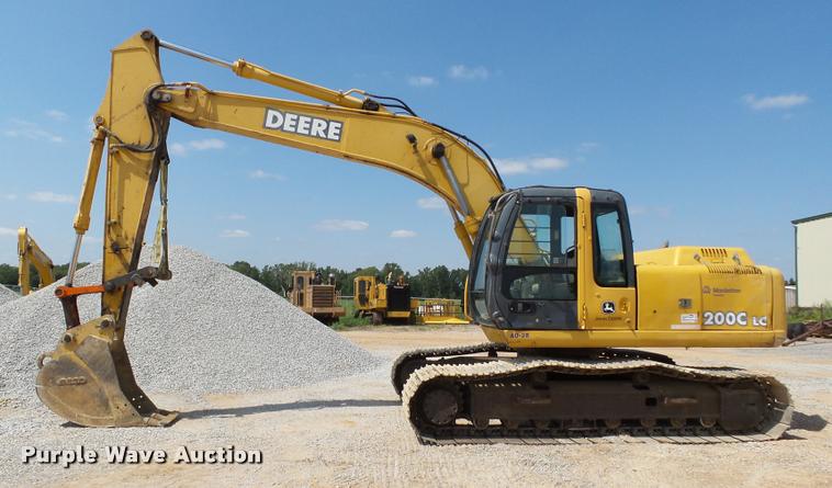 image for item L1925 2006 John Deere 200C LC excavator
