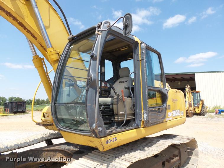 image for item L1925 2006 John Deere 200C LC excavator