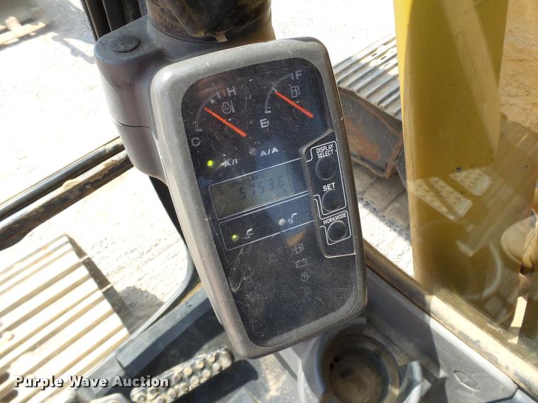 image for item L1925 2006 John Deere 200C LC excavator