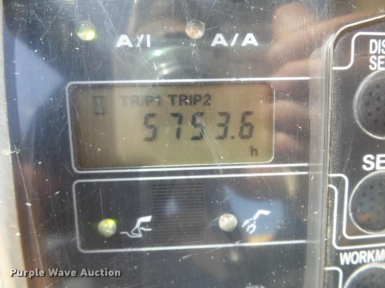 image for item L1925 2006 John Deere 200C LC excavator