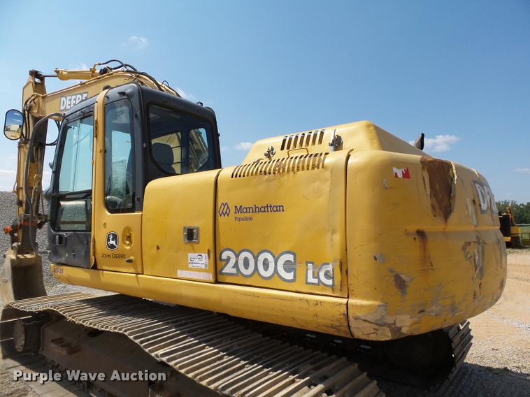 image for item L1925 2006 John Deere 200C LC excavator