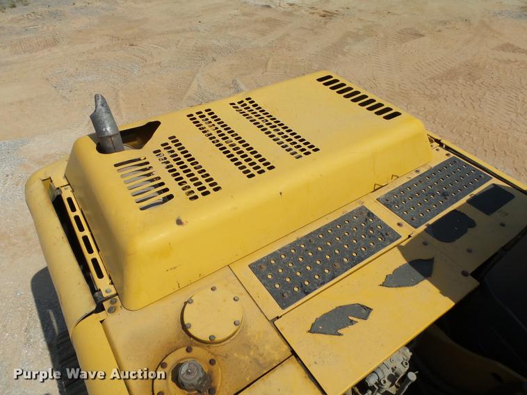 image for item L1925 2006 John Deere 200C LC excavator