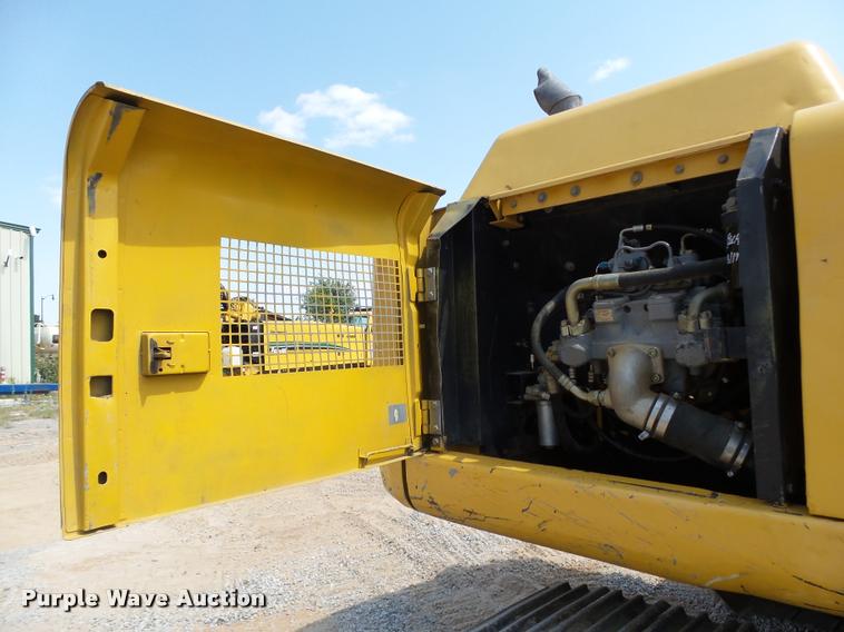 image for item L1925 2006 John Deere 200C LC excavator