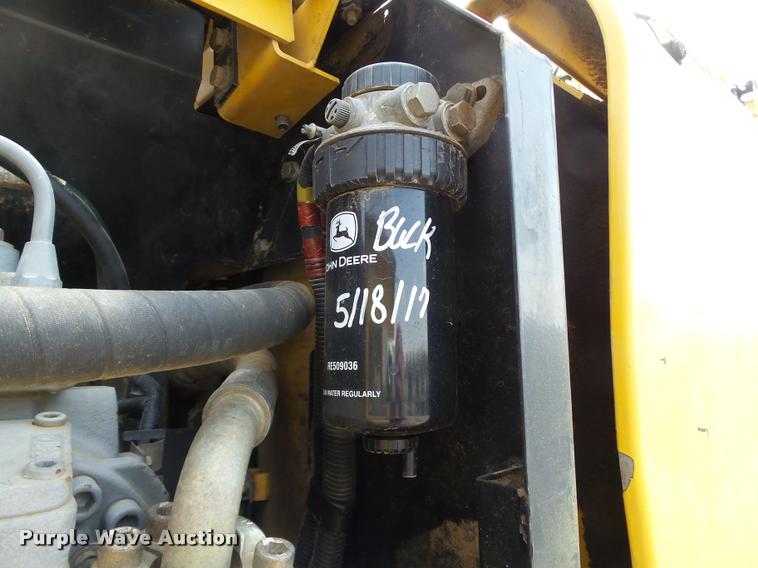 image for item L1925 2006 John Deere 200C LC excavator