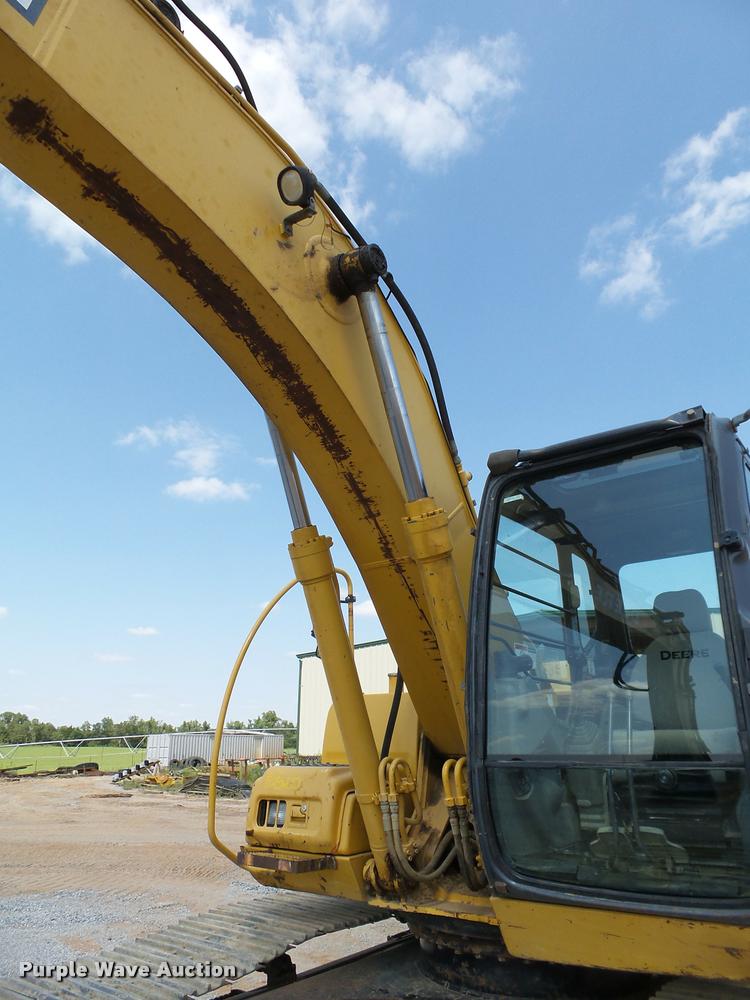 image for item L1925 2006 John Deere 200C LC excavator