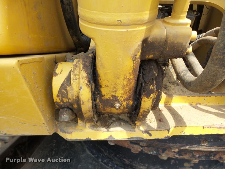 image for item L1925 2006 John Deere 200C LC excavator