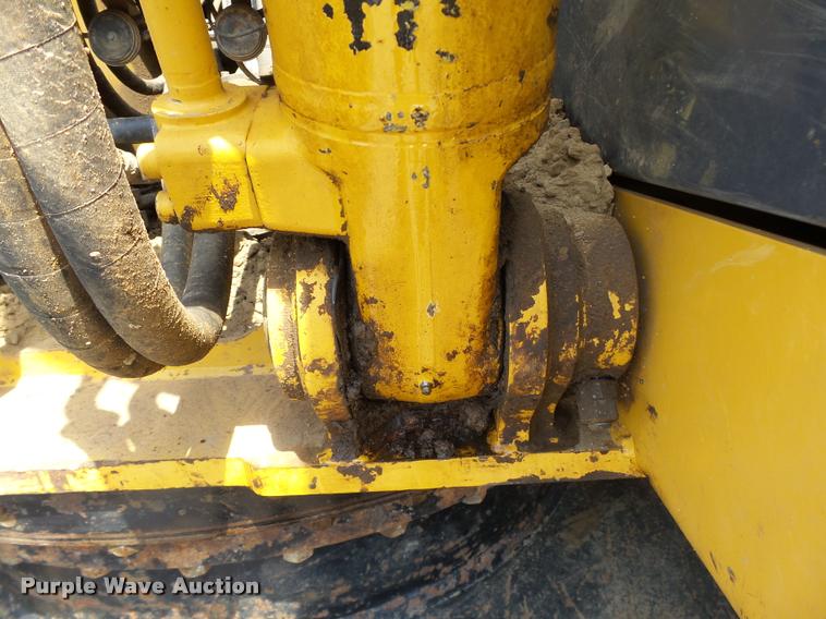 image for item L1925 2006 John Deere 200C LC excavator
