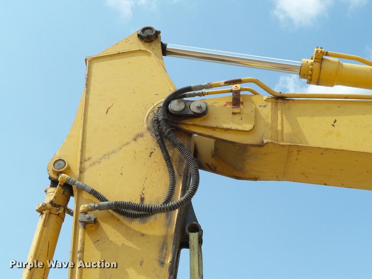 image for item L1925 2006 John Deere 200C LC excavator