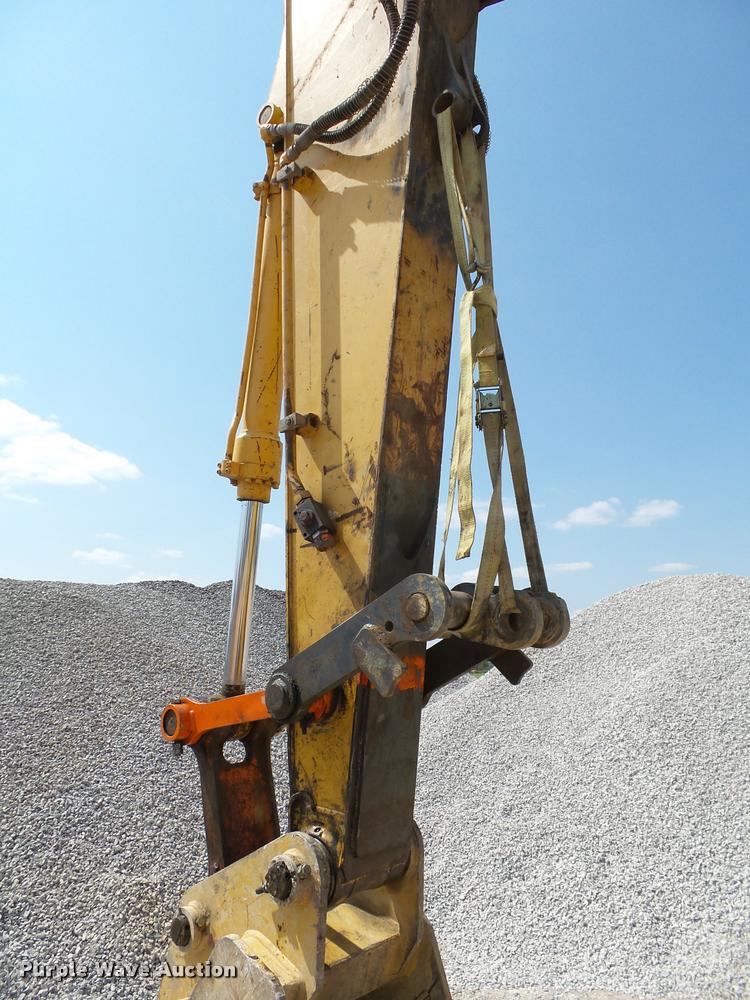 image for item L1925 2006 John Deere 200C LC excavator