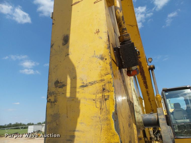 image for item L1925 2006 John Deere 200C LC excavator