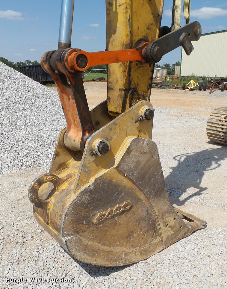 image for item L1925 2006 John Deere 200C LC excavator