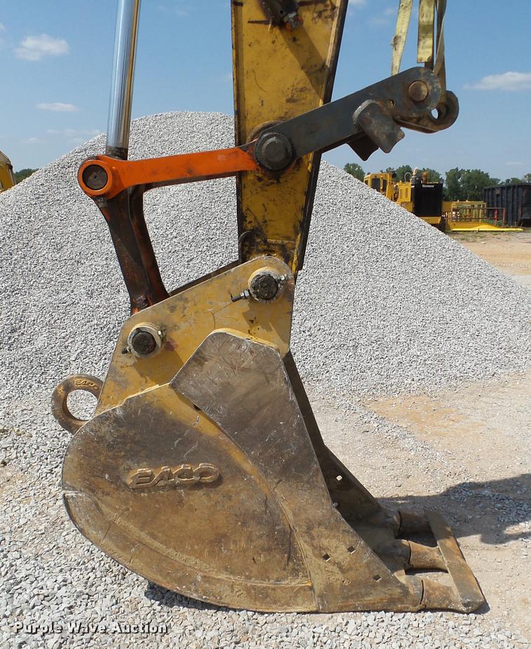 image for item L1925 2006 John Deere 200C LC excavator