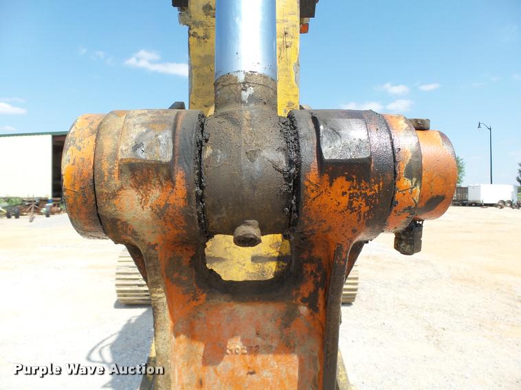 image for item L1925 2006 John Deere 200C LC excavator