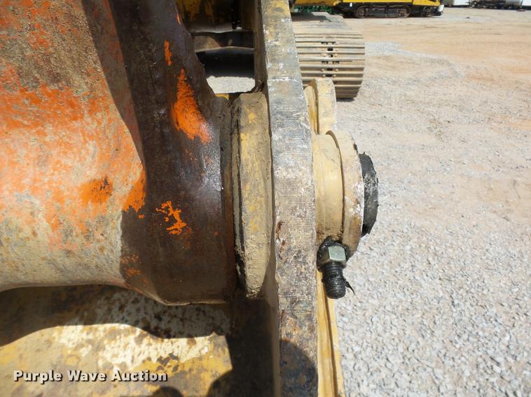 image for item L1925 2006 John Deere 200C LC excavator