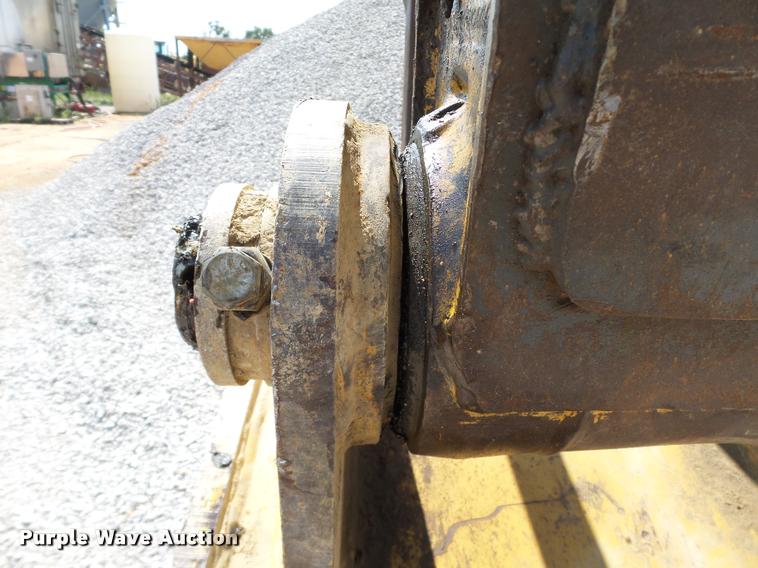 image for item L1925 2006 John Deere 200C LC excavator