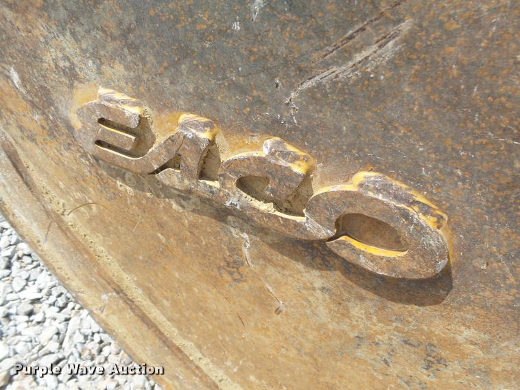 image for item L1925 2006 John Deere 200C LC excavator