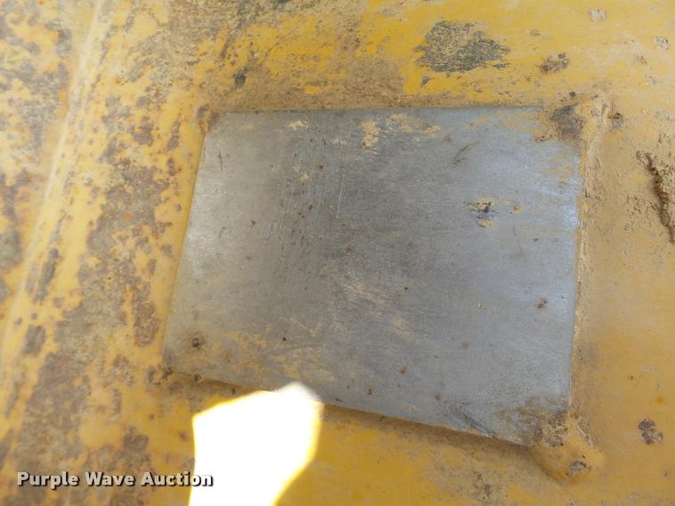 image for item L1925 2006 John Deere 200C LC excavator