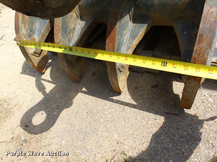 image for item L1925 2006 John Deere 200C LC excavator