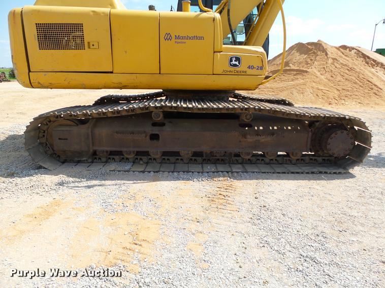image for item L1925 2006 John Deere 200C LC excavator