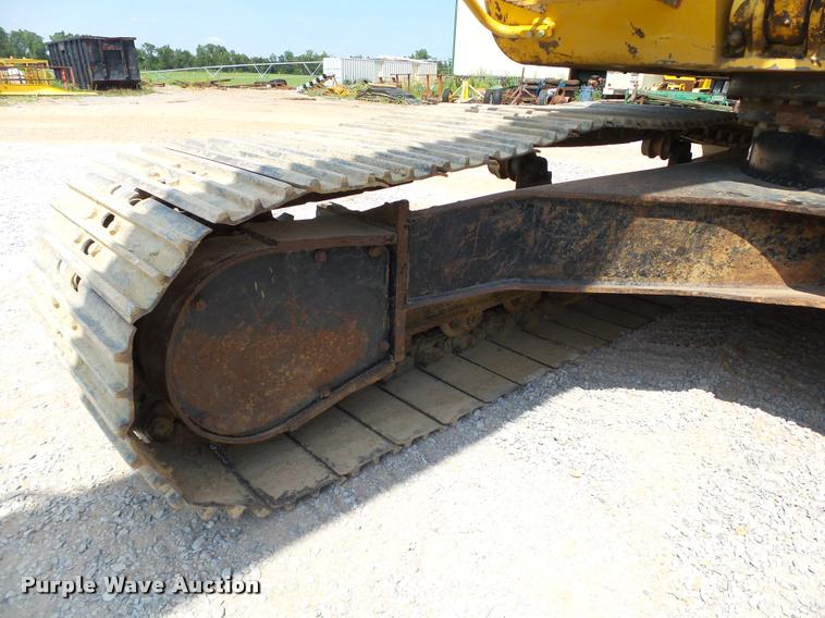 image for item L1925 2006 John Deere 200C LC excavator