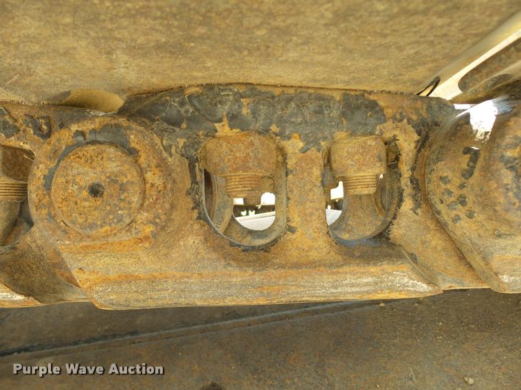 image for item L1925 2006 John Deere 200C LC excavator