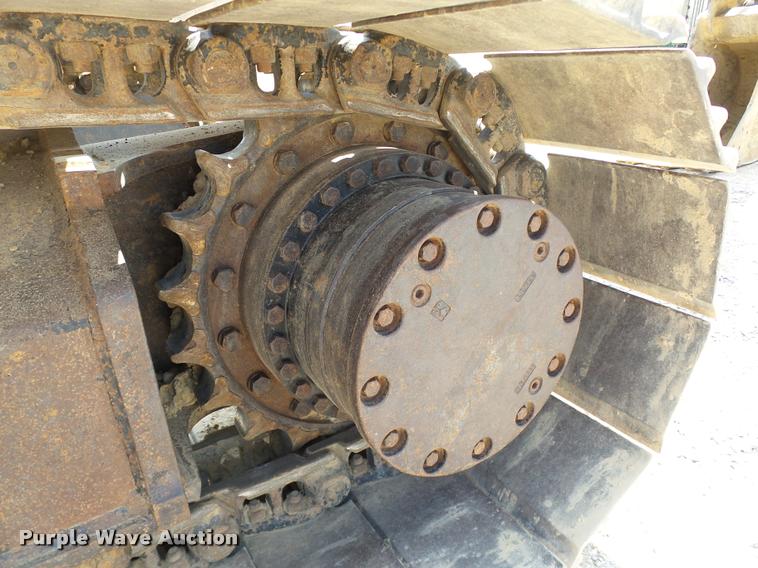 image for item L1925 2006 John Deere 200C LC excavator