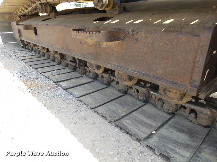 image for item L1925 2006 John Deere 200C LC excavator