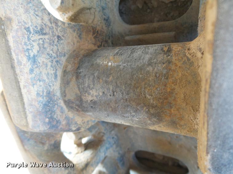 image for item L1925 2006 John Deere 200C LC excavator